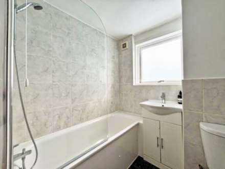 Acacia Grove, New Malden, Image 10