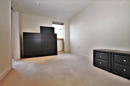 Durnsford Road, London, Image 4