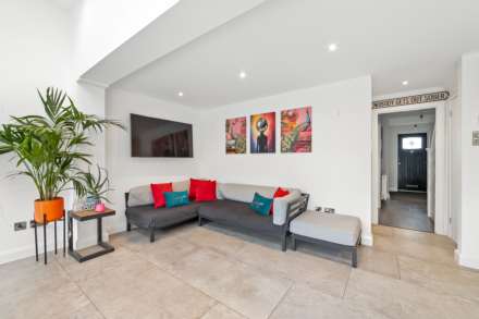 Bargate Close, New Malden, Image 4