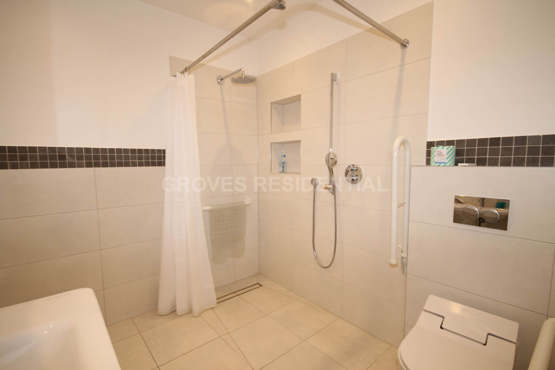 Cotsford Avenue, New Malden, Image 12