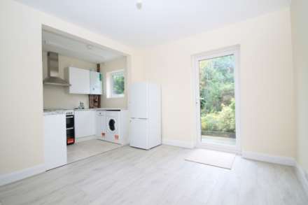 Portland Avenue, New Malden, Image 3
