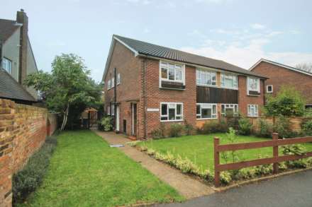 2 Bedroom Maisonette, Poplar Grove, New Malden