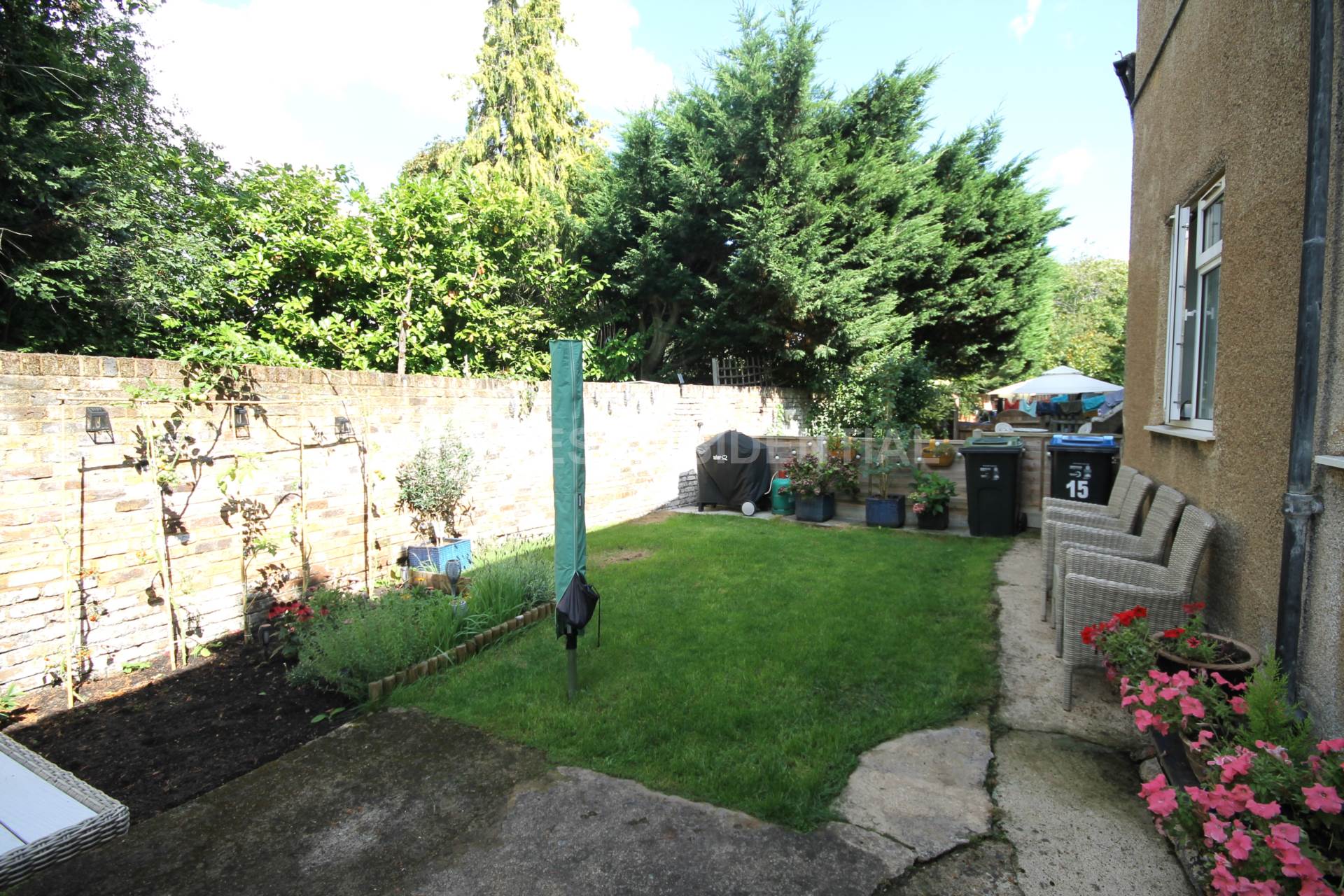 Lawn Close, New Malden, Image 3