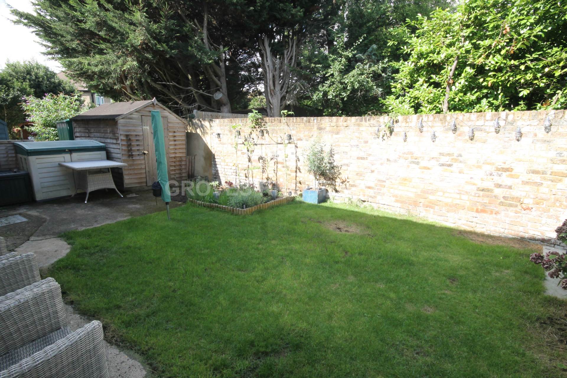Lawn Close, New Malden, Image 7