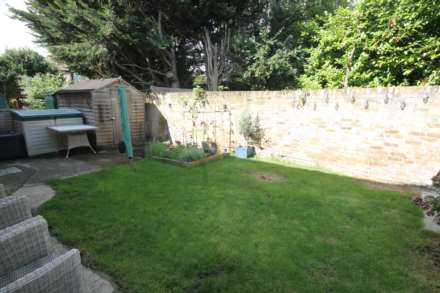 Lawn Close, New Malden, Image 7