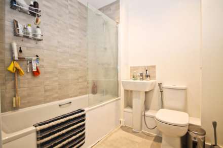Powdermill Close, New Malden, Image 11