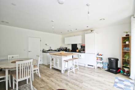 Powdermill Close, New Malden, Image 4