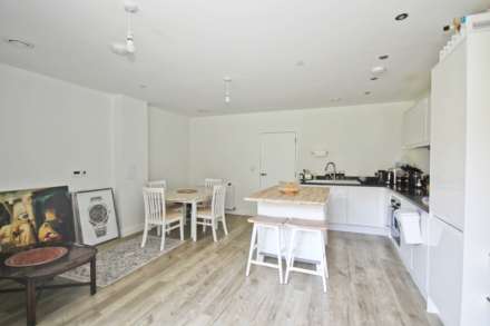 Powdermill Close, New Malden, Image 5