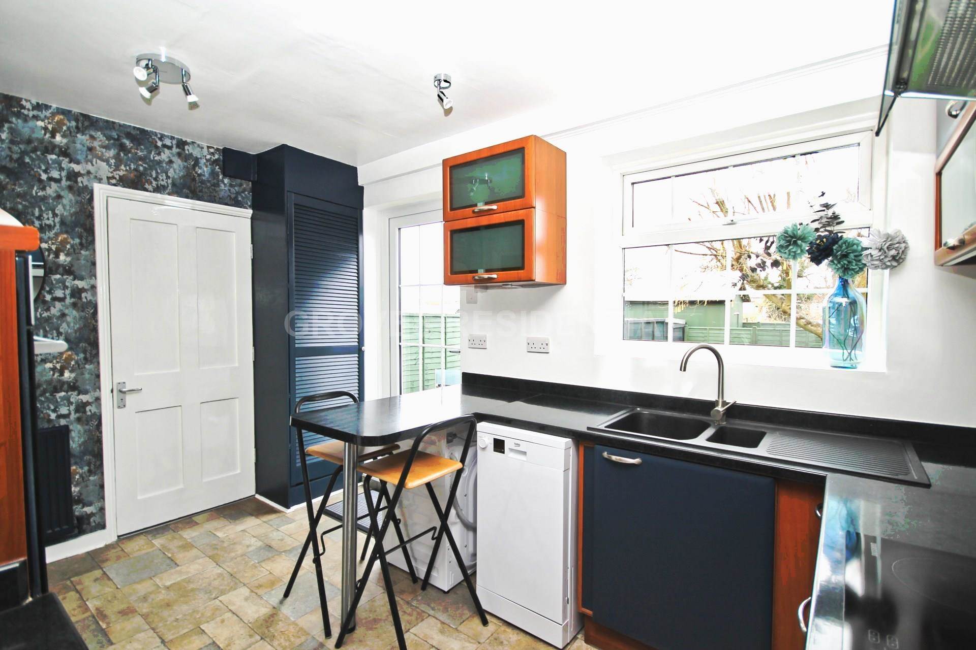 The Crescent, New Malden, Image 2