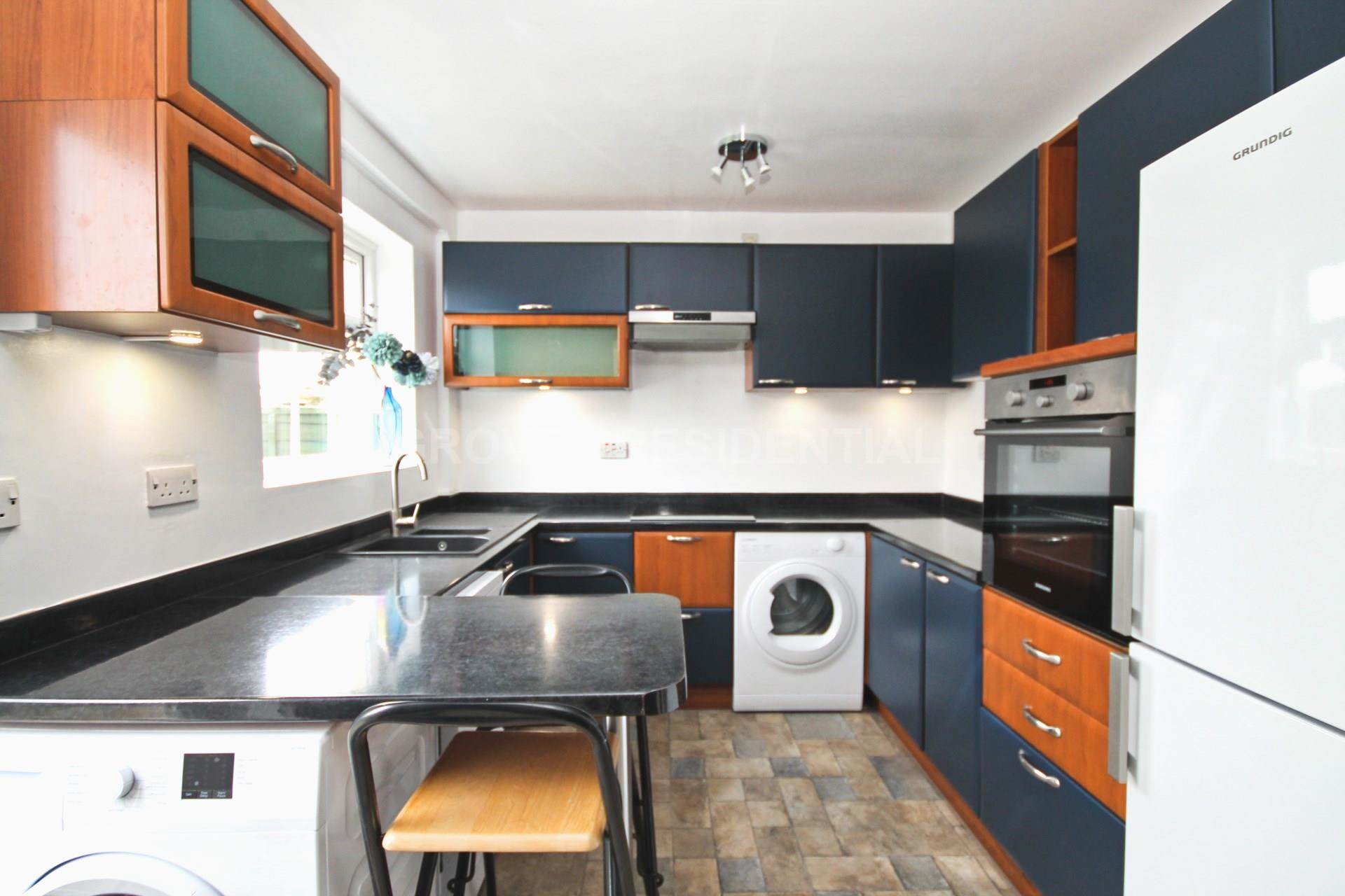 The Crescent, New Malden, Image 4