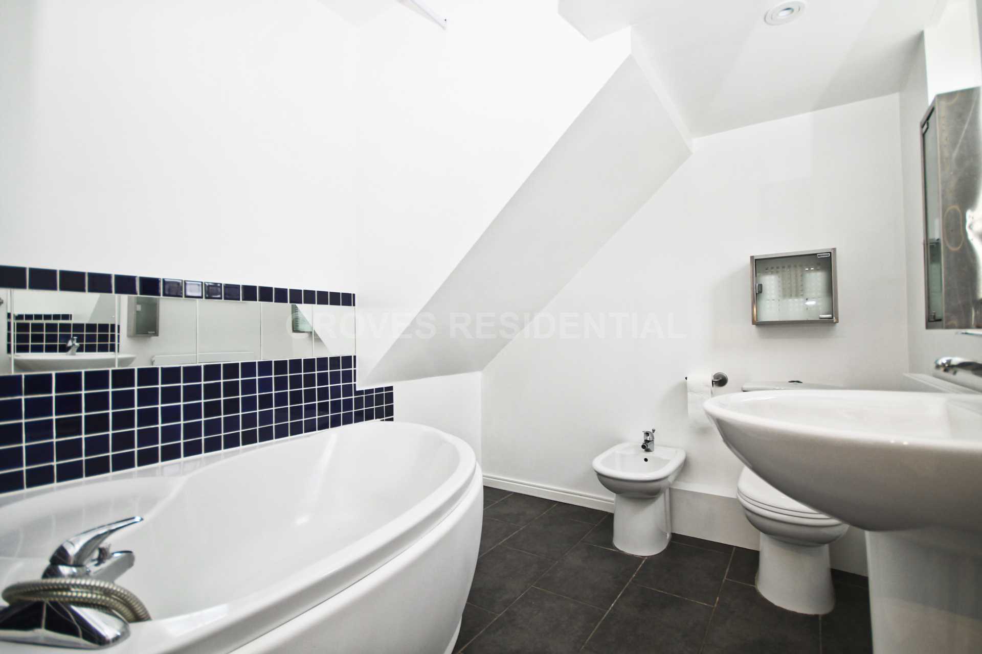 The Crescent, New Malden, Image 8