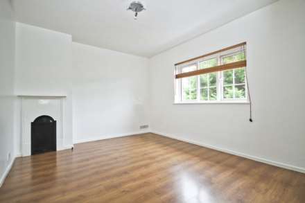 The Crescent, New Malden, Image 11