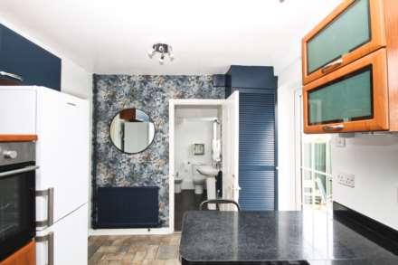 The Crescent, New Malden, Image 3