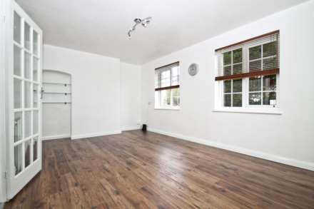 The Crescent, New Malden, Image 5