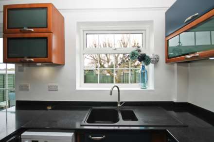 The Crescent, New Malden, Image 6