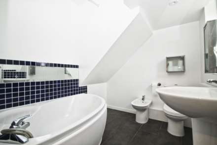 The Crescent, New Malden, Image 8