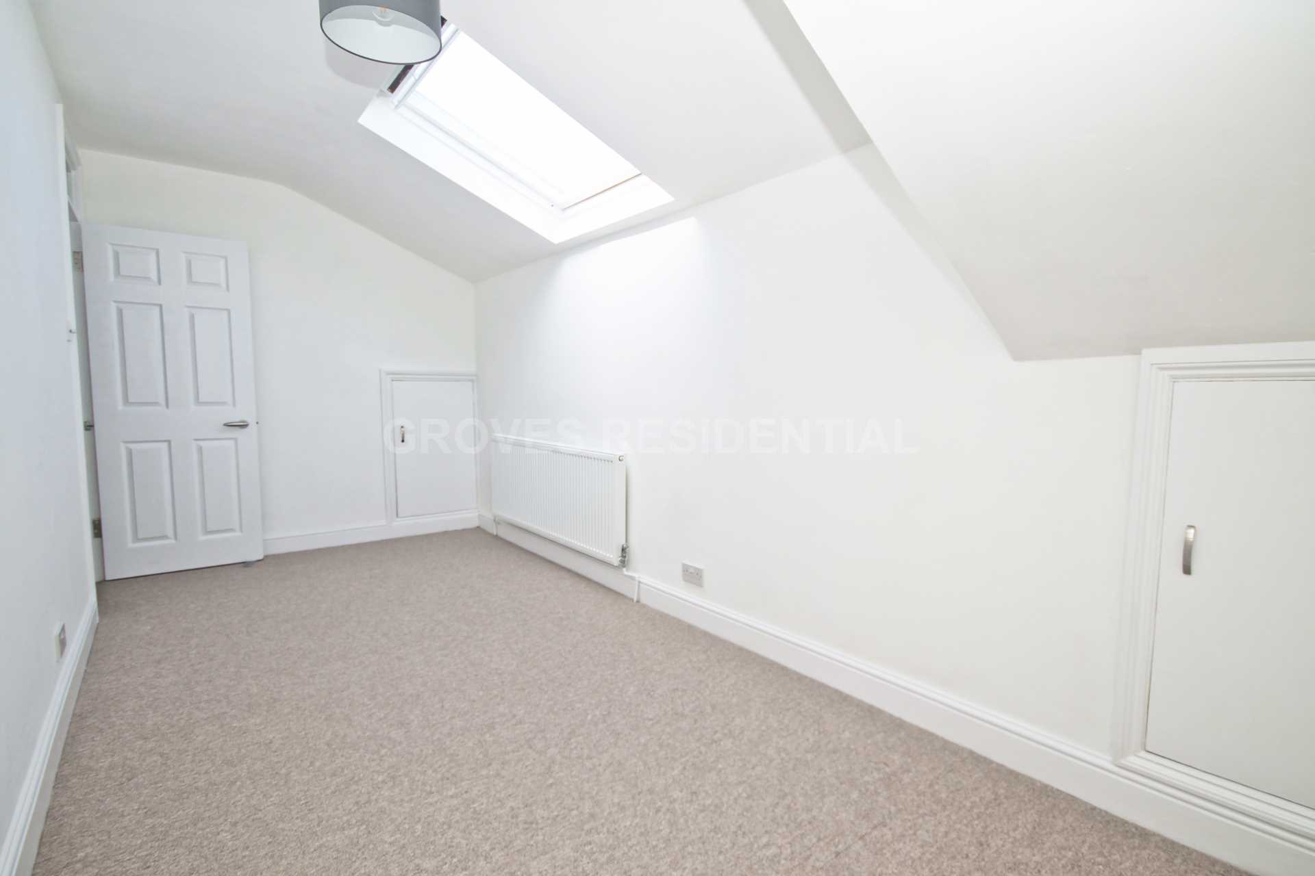 Chestnut Grove, New Malden, Image 6