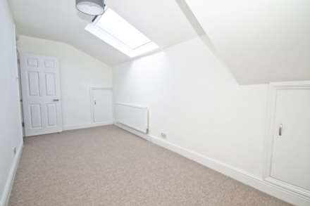 Chestnut Grove, New Malden, Image 6