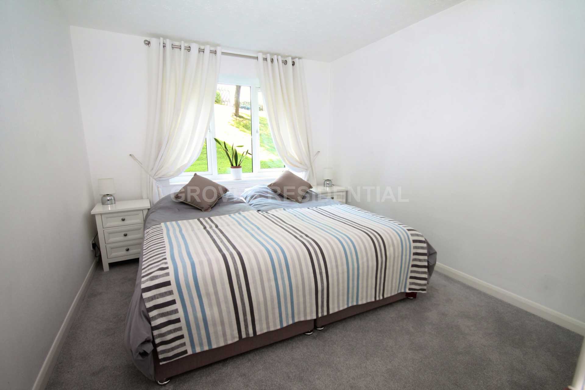 Dukes Avenue, New Malden, Image 10