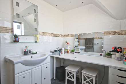 The Green, New Malden, Image 20