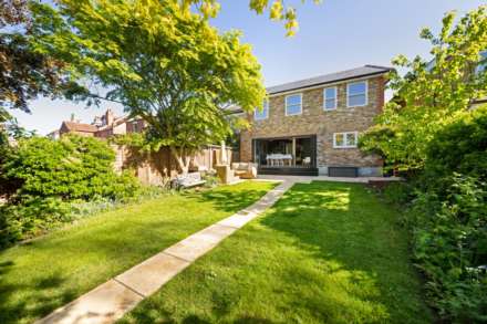 Acacia Grove, New Malden, Image 11