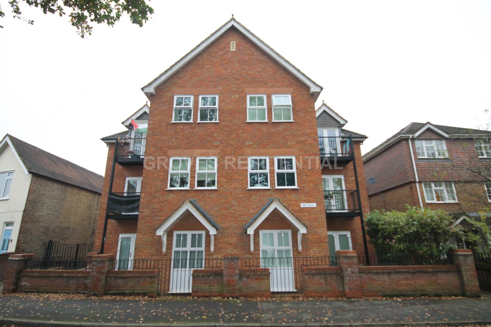 Claremont Road, West Byfleet, Image 1