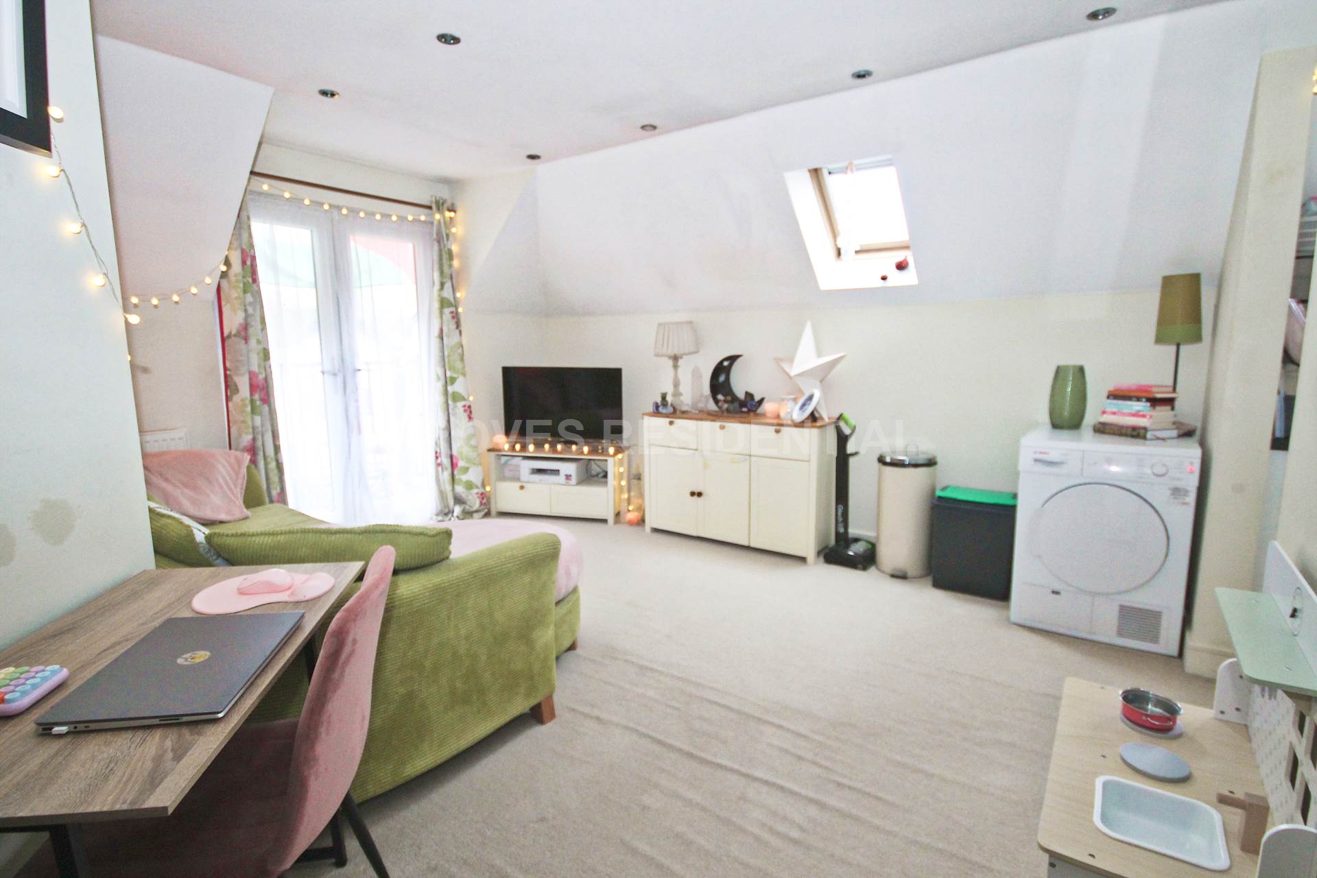 Claremont Road, West Byfleet, Image 2