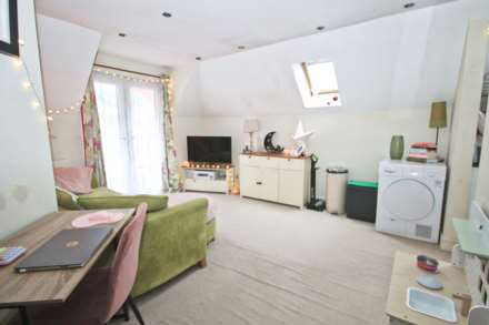 Claremont Road, West Byfleet, Image 2