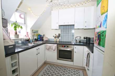 Claremont Road, West Byfleet, Image 4