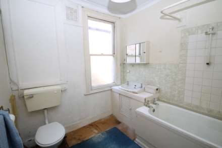 Chestnut Grove, New Malden, Image 13