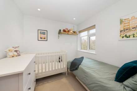 Sycamore Grove, New Malden, Image 10