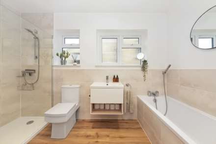 Sycamore Grove, New Malden, Image 12