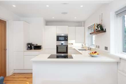 Sycamore Grove, New Malden, Image 3