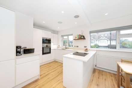 Sycamore Grove, New Malden, Image 6