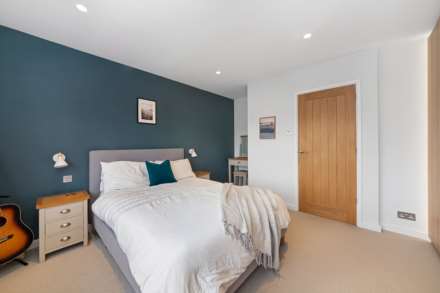 Sycamore Grove, New Malden, Image 8