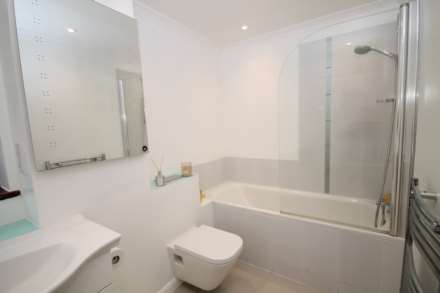 Warbank Lane, Kingston Upon Thames, Image 13