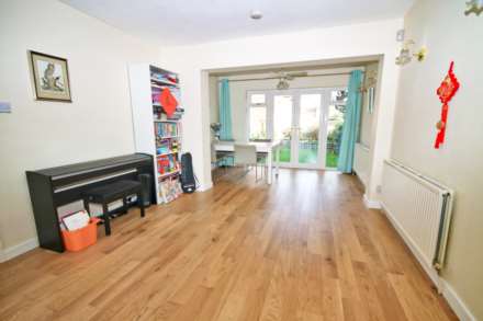 Maria Theresa Close, New Malden, Image 3