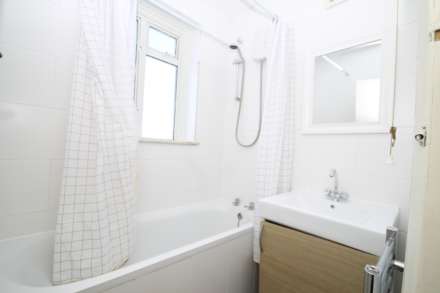 Windsor Avenue, New Malden, Image 11