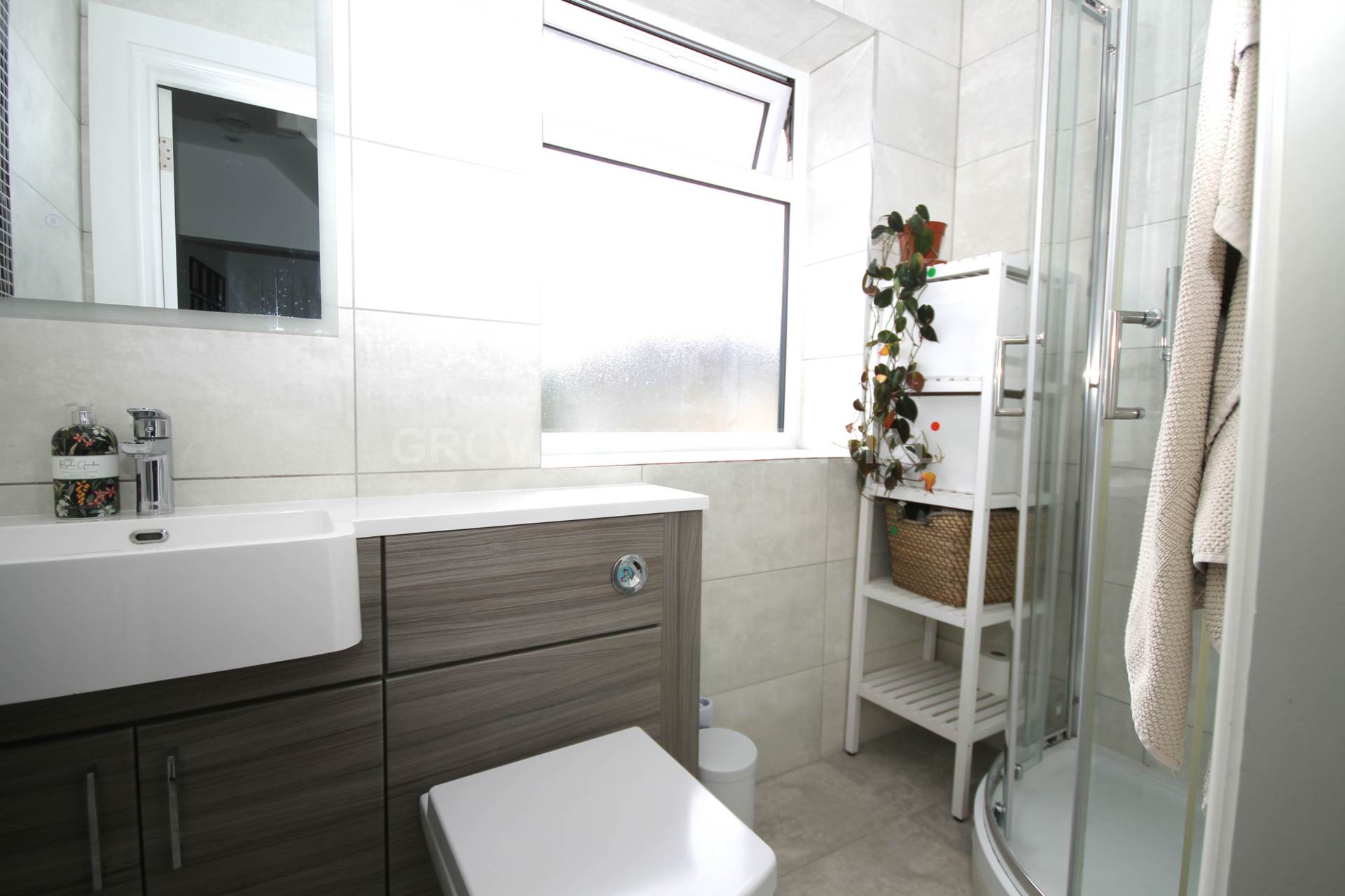 Lawn Close, New Malden, Image 10