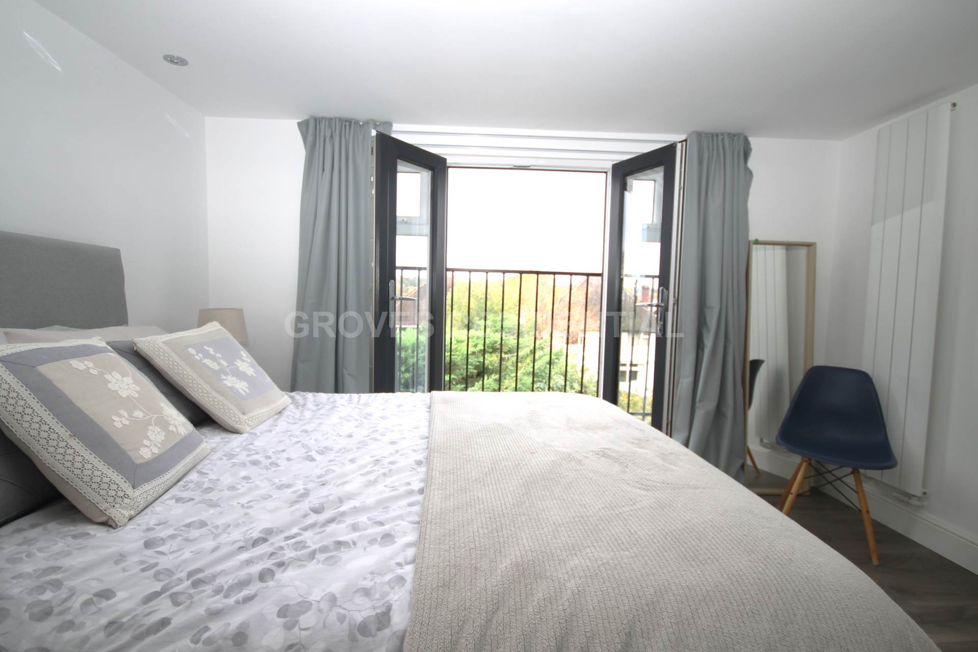 Lawn Close, New Malden, Image 11