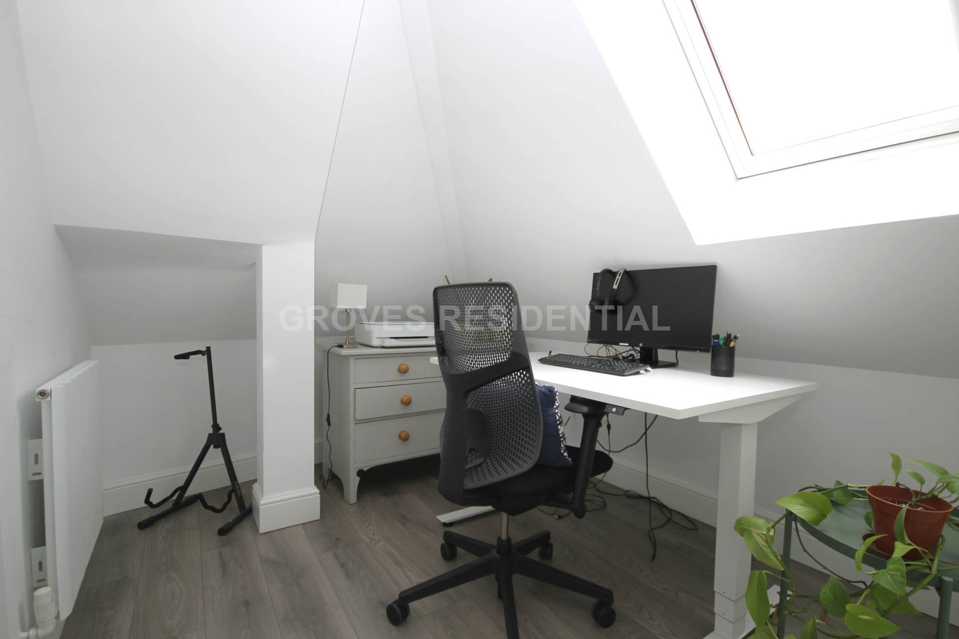 Lawn Close, New Malden, Image 14