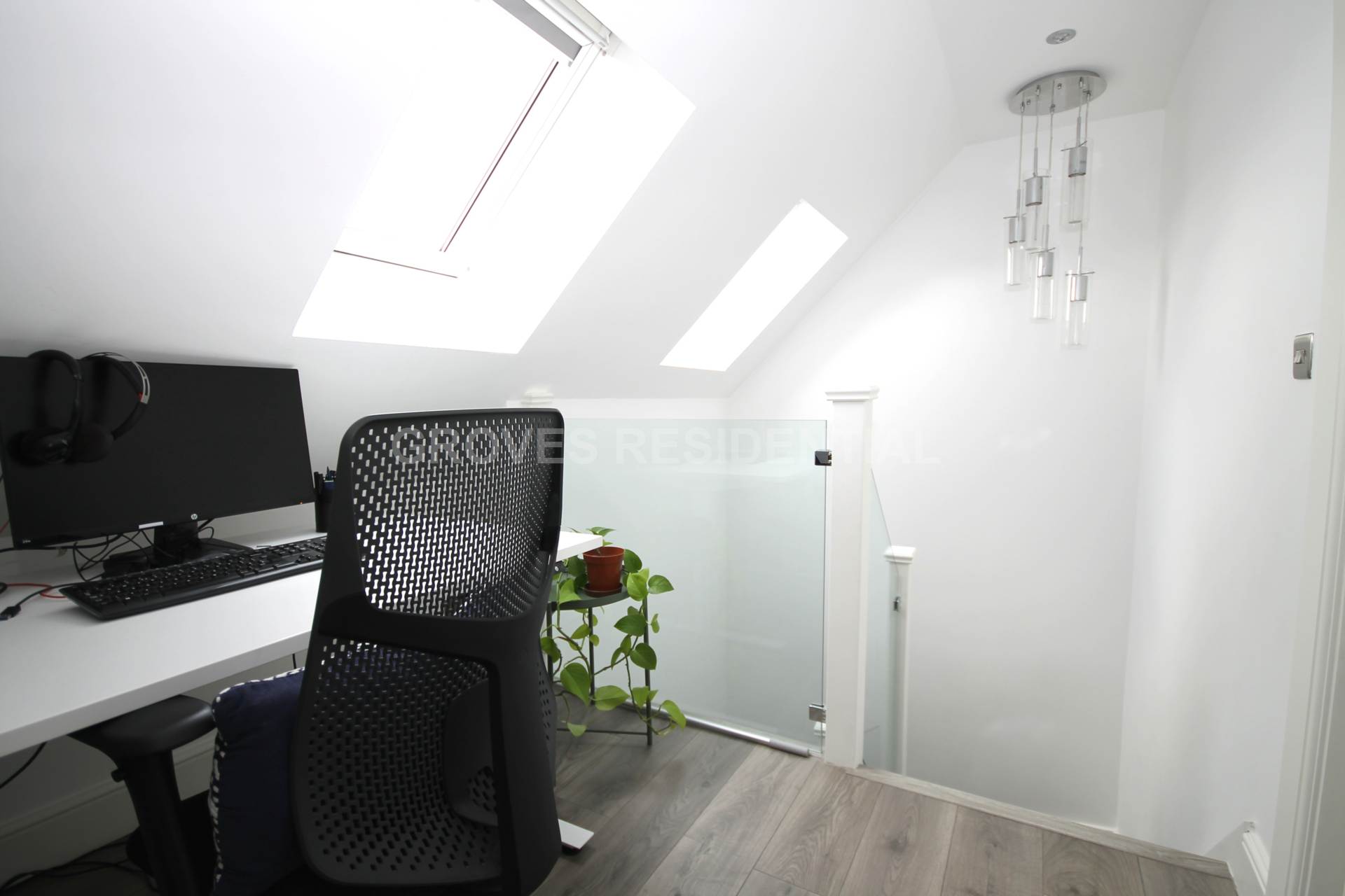 Lawn Close, New Malden, Image 15