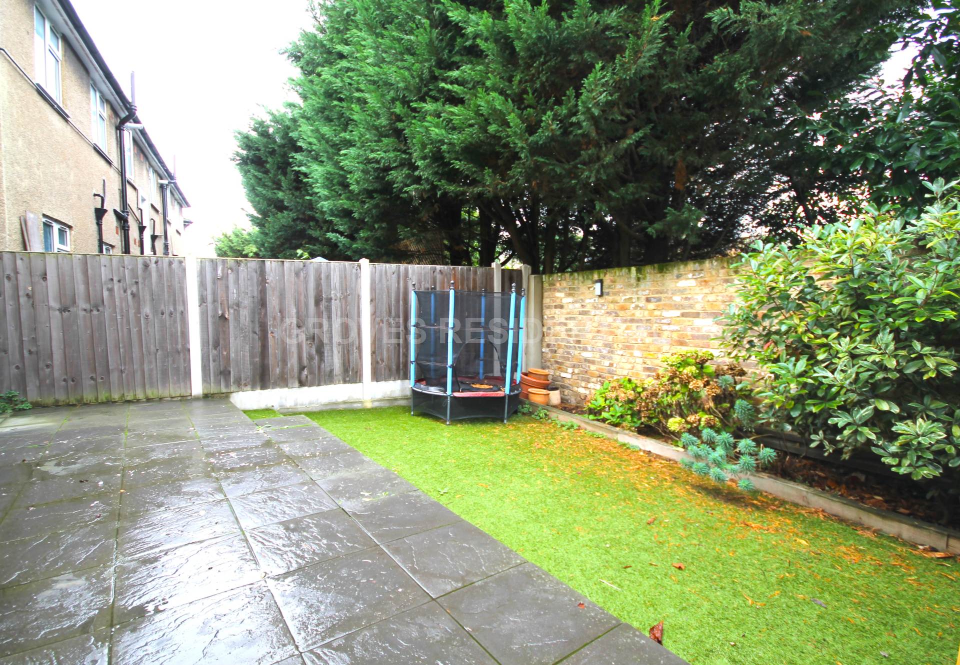 Lawn Close, New Malden, Image 16