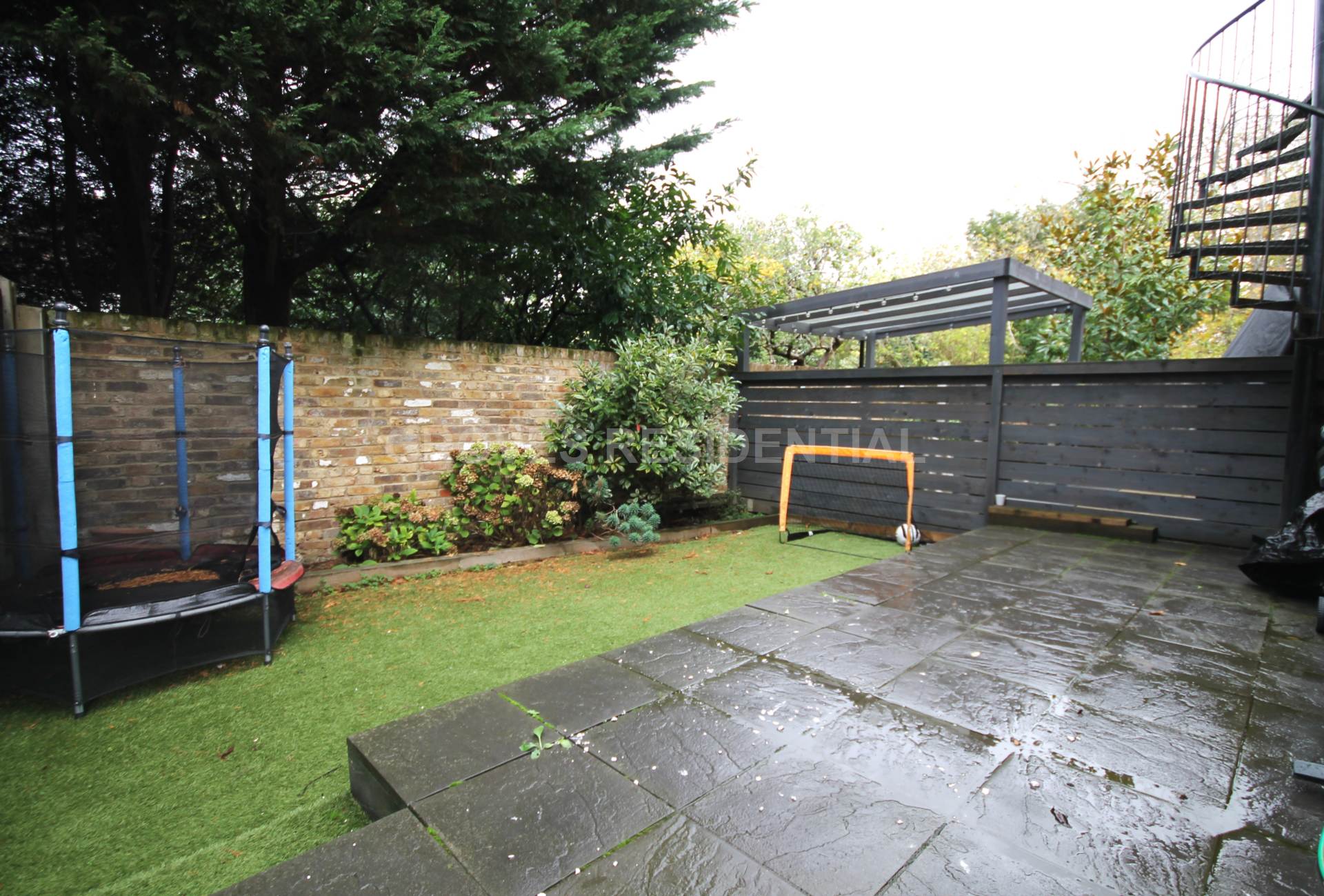 Lawn Close, New Malden, Image 17