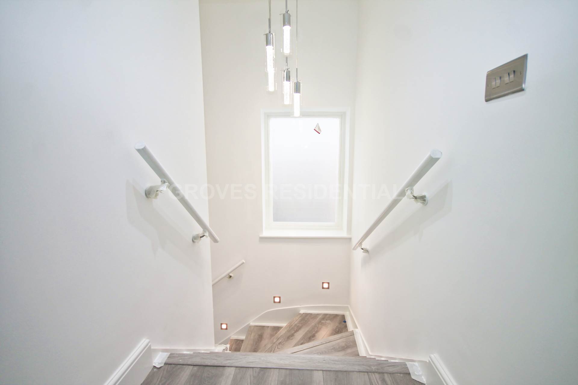 Lawn Close, New Malden, Image 5