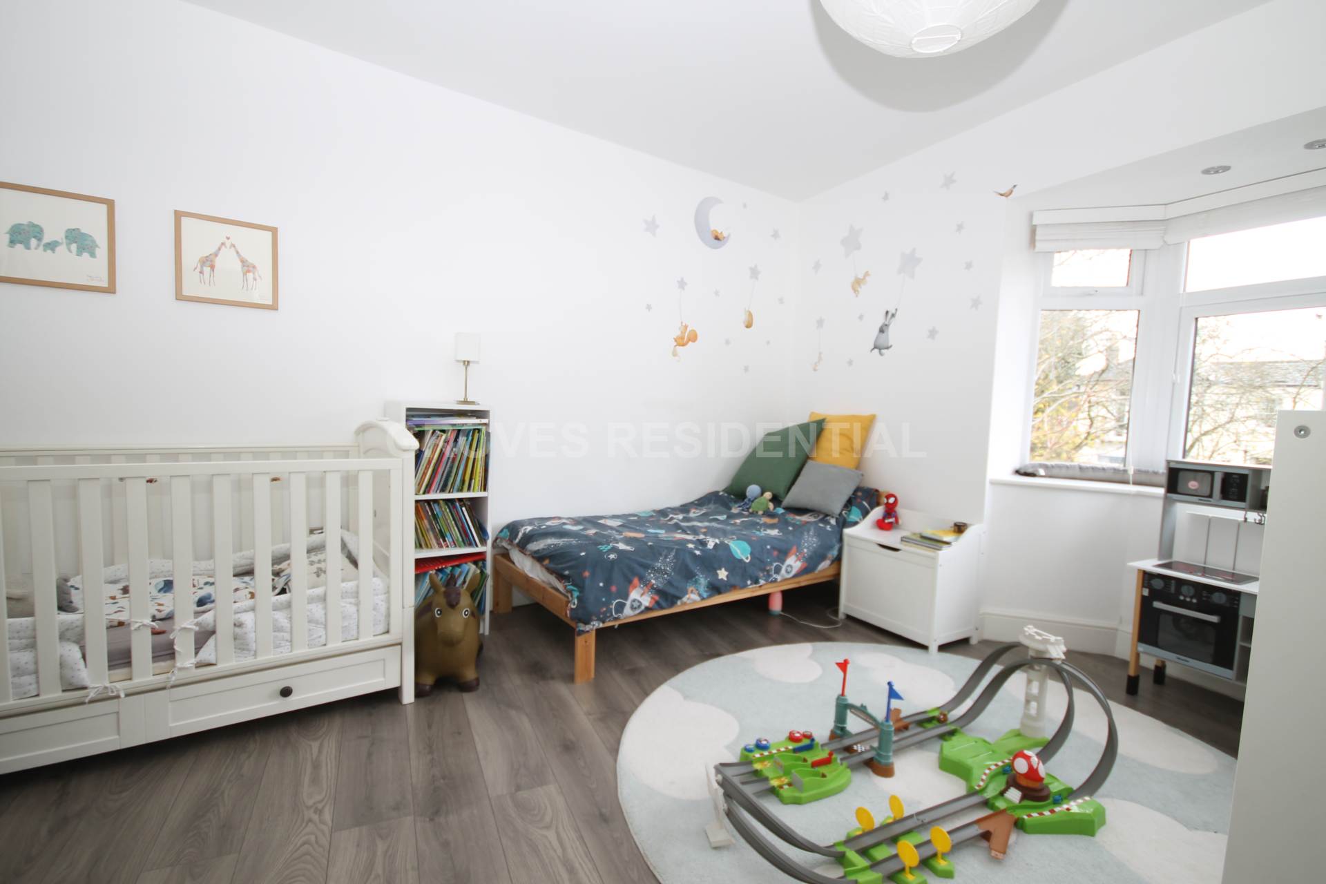 Lawn Close, New Malden, Image 7