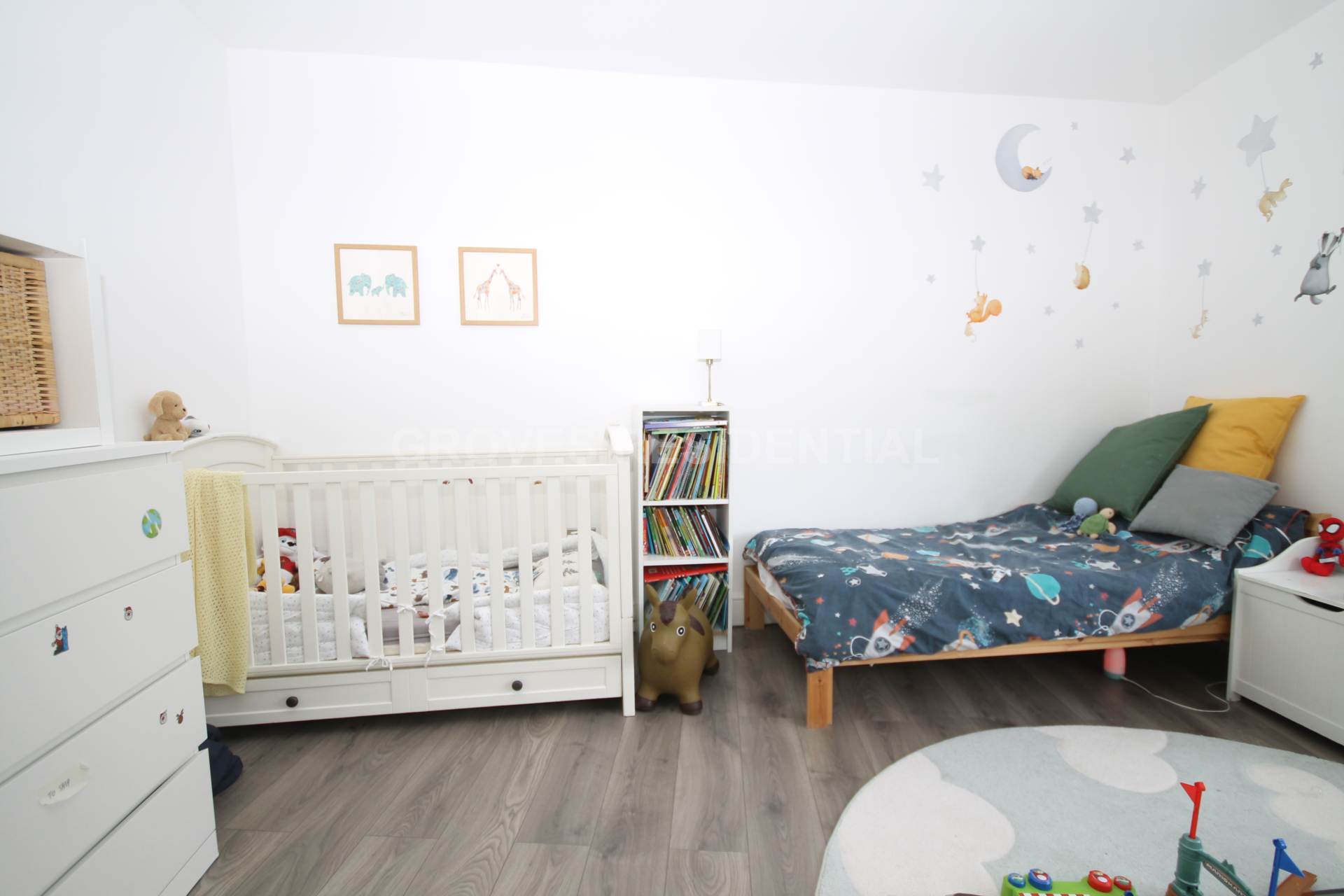 Lawn Close, New Malden, Image 9