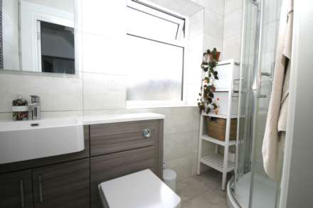 Lawn Close, New Malden, Image 10