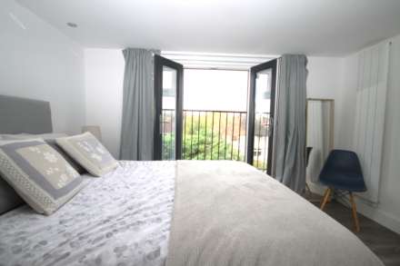 Lawn Close, New Malden, Image 11