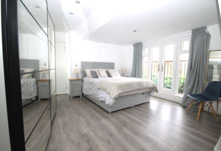 Lawn Close, New Malden, Image 12